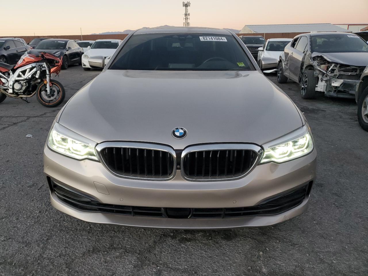 2019 BMW 5er VIN WBAJE5C55KWW10774 Copart auction photo, minor dent/scratches damage thumbnail 5