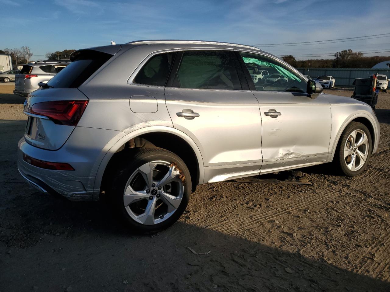 2021 Audi Q5 VIN WA1BAAFY0M2006734 Copart auction photo, front end / side damage thumbnail 3