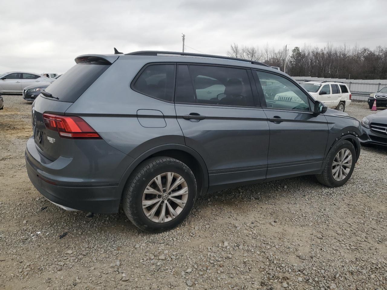 2020 Volkswagen Tiguan VIN 3VV1B7AX3LM147662 Copart auction photo, front end damage thumbnail 3