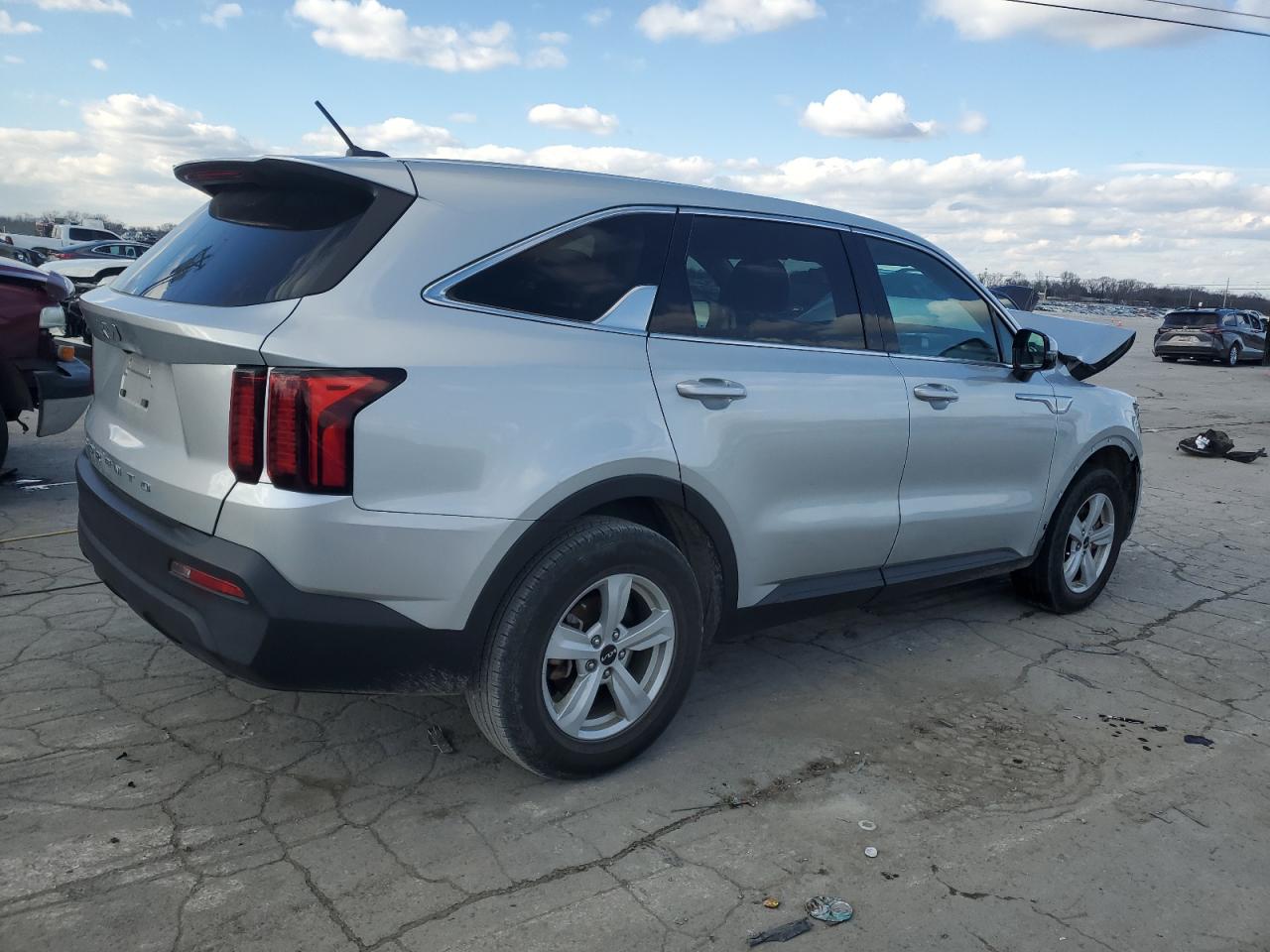 2022 KIA Sorento VIN 5XYRG4LC4NG113323 Copart auction photo, front end / minor dent/scratches damage thumbnail 3