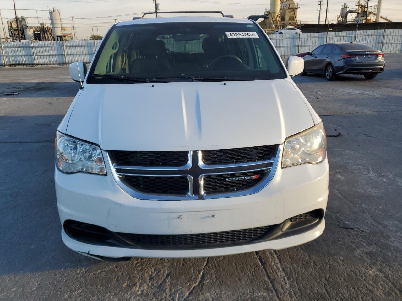2015 Dodge Caravan VIN 2C4RDGCG6FR526998 Copart auction photo, minor dent/scratches damage thumbnail 5
