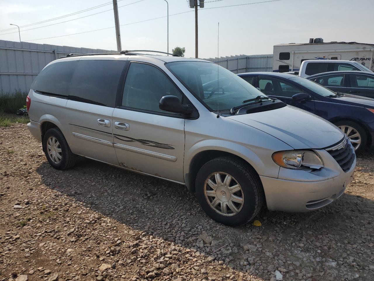 2007 Chrysler Town & Country VIN 2A4GP54L37R302694 Copart auction photo, hail / front end damage thumbnail 4
