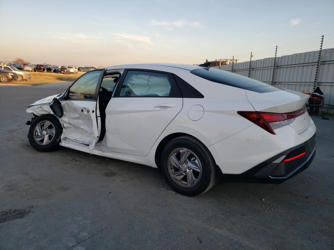 2024 Hyundai Elantra VIN KMHLL4DG3RU775543 Copart auction photo, side / front end damage thumbnail 2