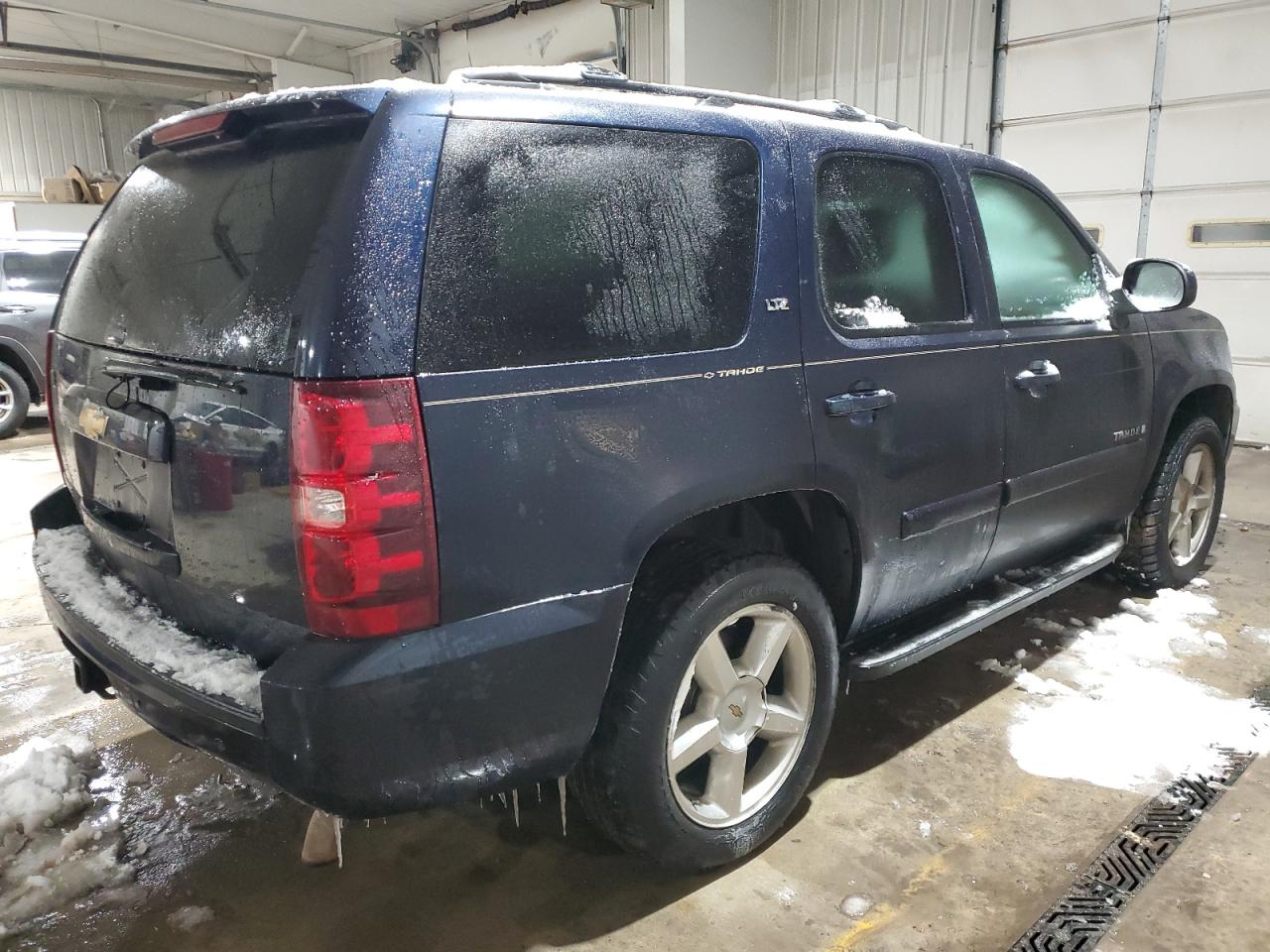 2007 Chevrolet Tahoe VIN 1GNFK13087J152979 Copart auction photo, front end / side damage thumbnail 3
