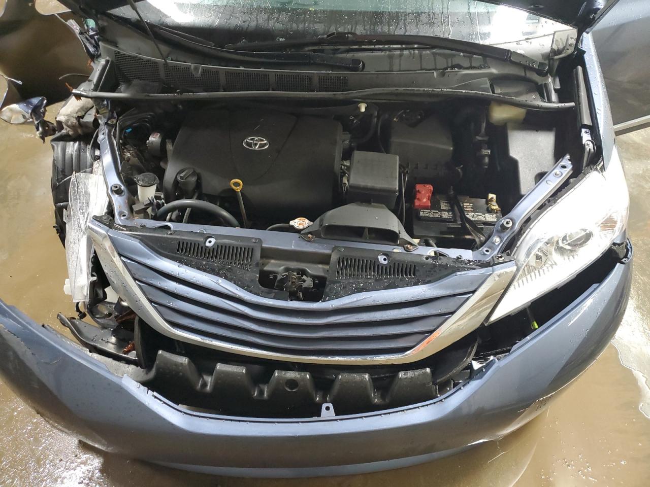 2017 Toyota Sienna VIN 5TDKZ3DCXHS772647 Copart auction photo, front end damage thumbnail 12