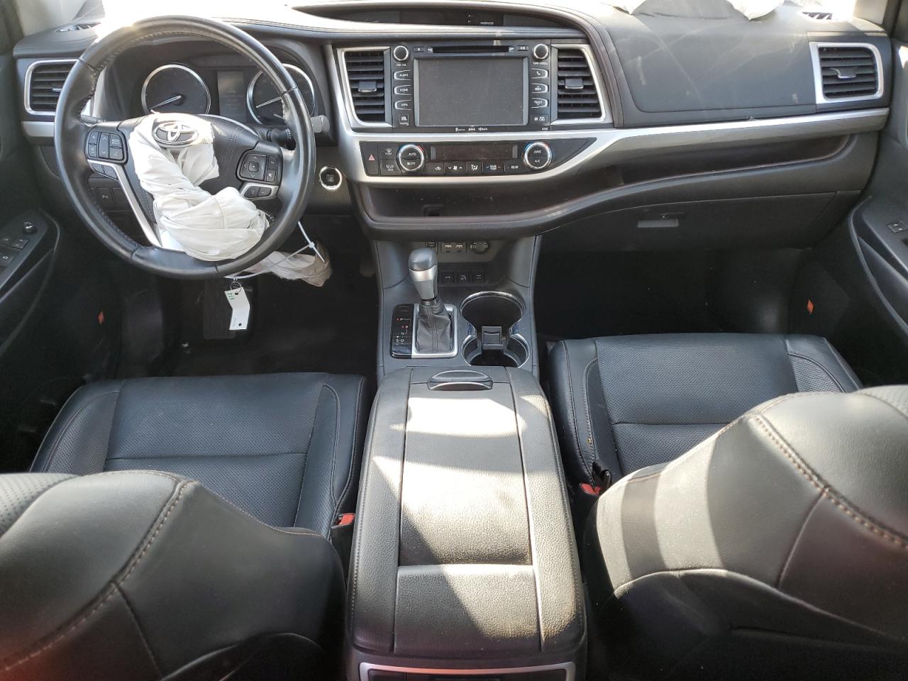2019 Toyota Highlander VIN 5TDDZRFH9KS920170 Copart auction photo, front end damage thumbnail 8