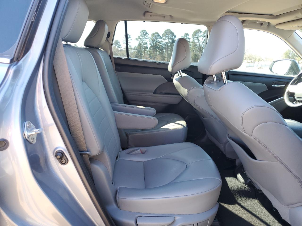 2021 Toyota Highlander VIN 5TDGZRAH1MS085088 Copart auction photo, front end damage thumbnail 11