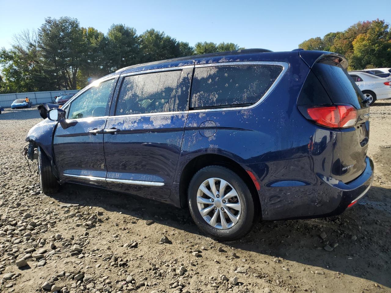 2017 Chrysler Pacifica VIN 2C4RC1BG0HR745508 Copart auction photo, front end / side damage thumbnail 2