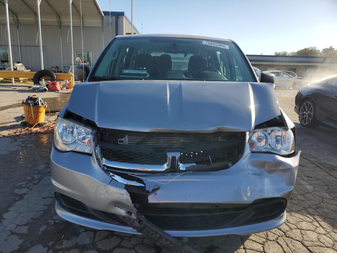 2015 Dodge Caravan VIN 2C4RDGBG2FR608356 Copart auction photo, front end damage thumbnail 5