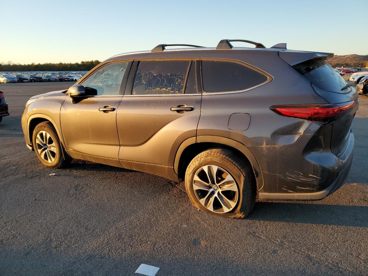 2021 Toyota Highlander VIN 5TDGBRCH1MS518667 Copart auction photo, front end / side damage thumbnail 2