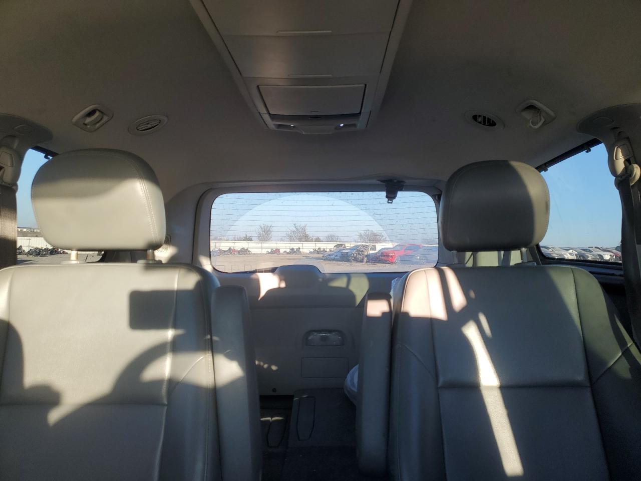 2011 Volkswagen Routan VIN 2V4RW3DG5BR670494 Copart auction photo, front end damage thumbnail 10