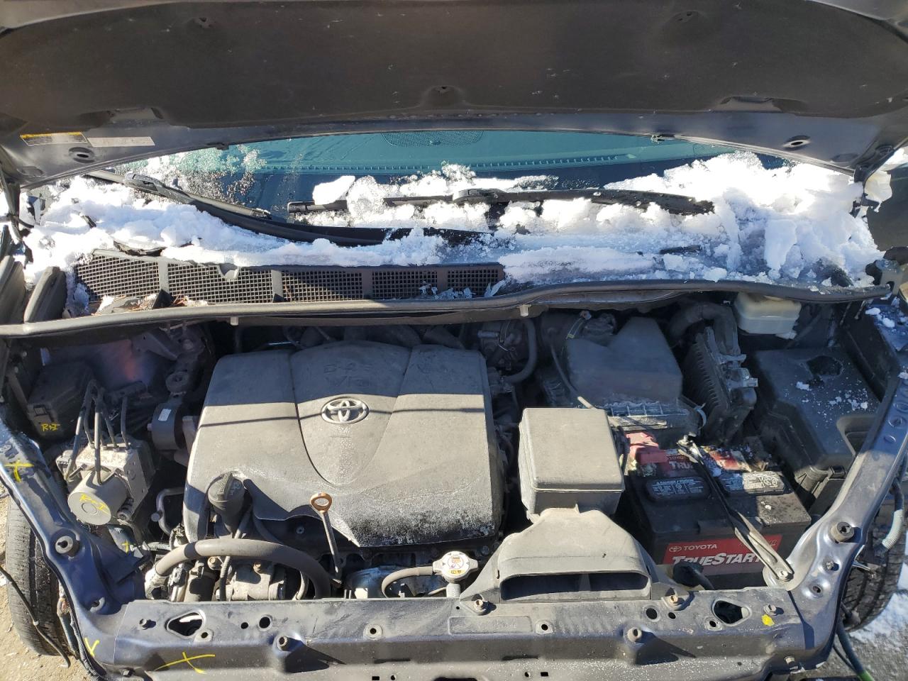 2018 Toyota Sienna VIN 5TDDZ3DC6JS205740 Copart auction photo, front end / side damage thumbnail 12