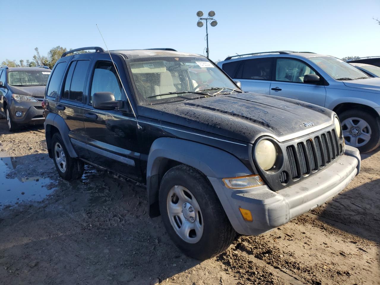2005 Jeep Liberty (North America) VIN 1J4GK48K05W524639 Copart auction photo, water/flood damage thumbnail 4