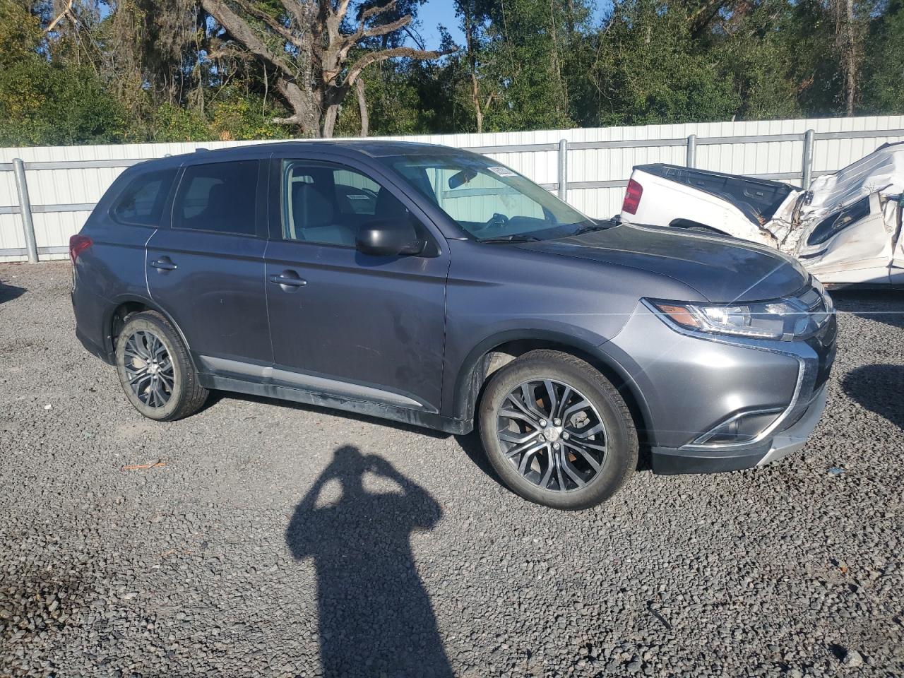 2018 Mitsubishi Outlander VIN JA4AZ3A33JJ005512 Copart auction photo, normal wear damage thumbnail 4