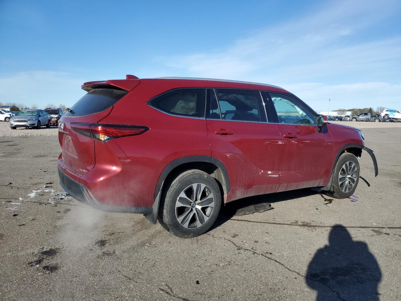 2022 Toyota Highlander VIN 5TDGZRBH3NS163676 Copart auction photo, front end / undercarriage damage thumbnail 3
