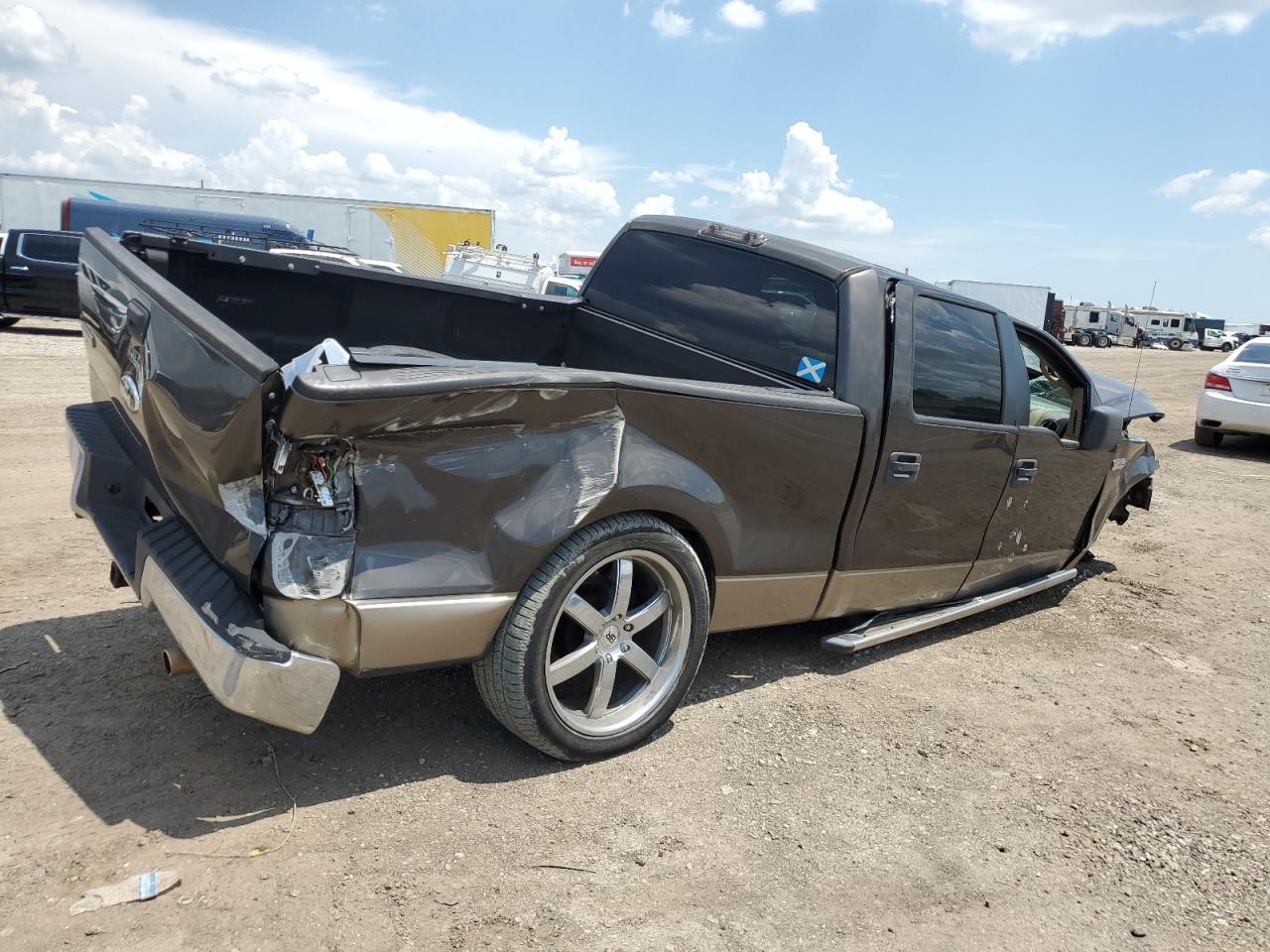 2006 Ford F-150 VIN 1FTPW12V26FB60415 Copart auction photo, front end / rollover damage thumbnail 3