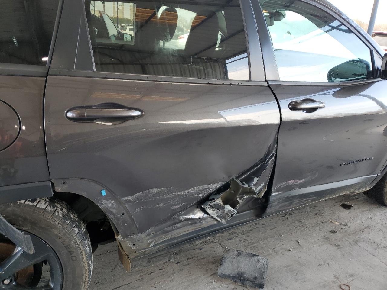 2018 Jeep Grand Cherokee VIN 1C4PJMCX3JD503124 Copart auction photo, side / rear end damage thumbnail 11