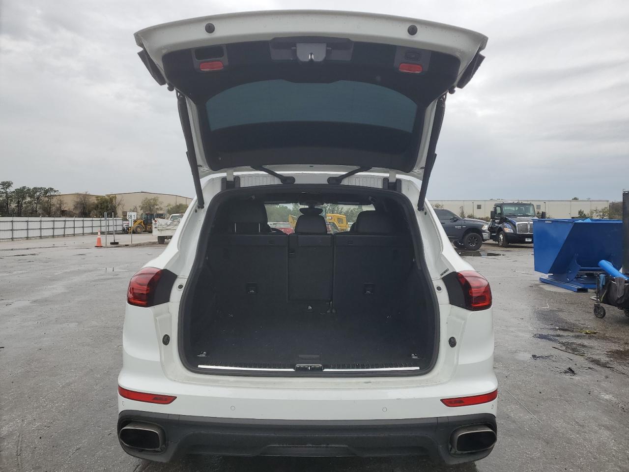 2016 Porsche Cayenne VIN WP1AA2A28GKA10883 Copart auction photo, side / rear end damage thumbnail 6