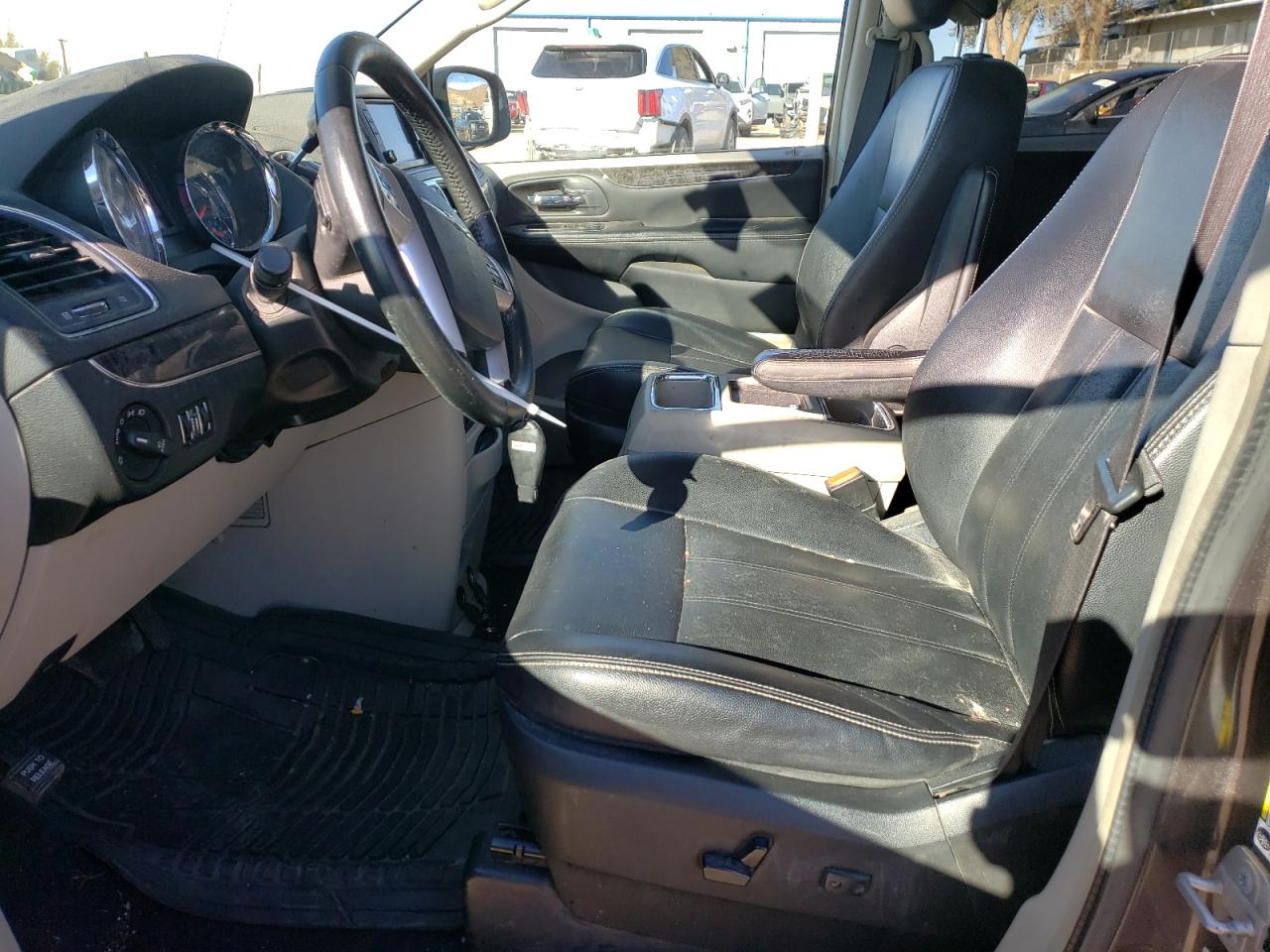 2015 Chrysler Town & Country VIN 2C4RC1BG2FR696342 Copart auction photo, front end / rear end damage thumbnail 7