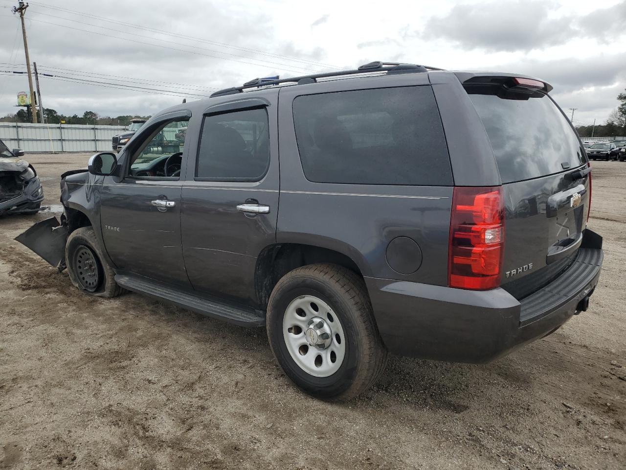 2011 Chevrolet Tahoe VIN 1GNSCAE05BR104441 Copart auction photo, front end / side damage thumbnail 2