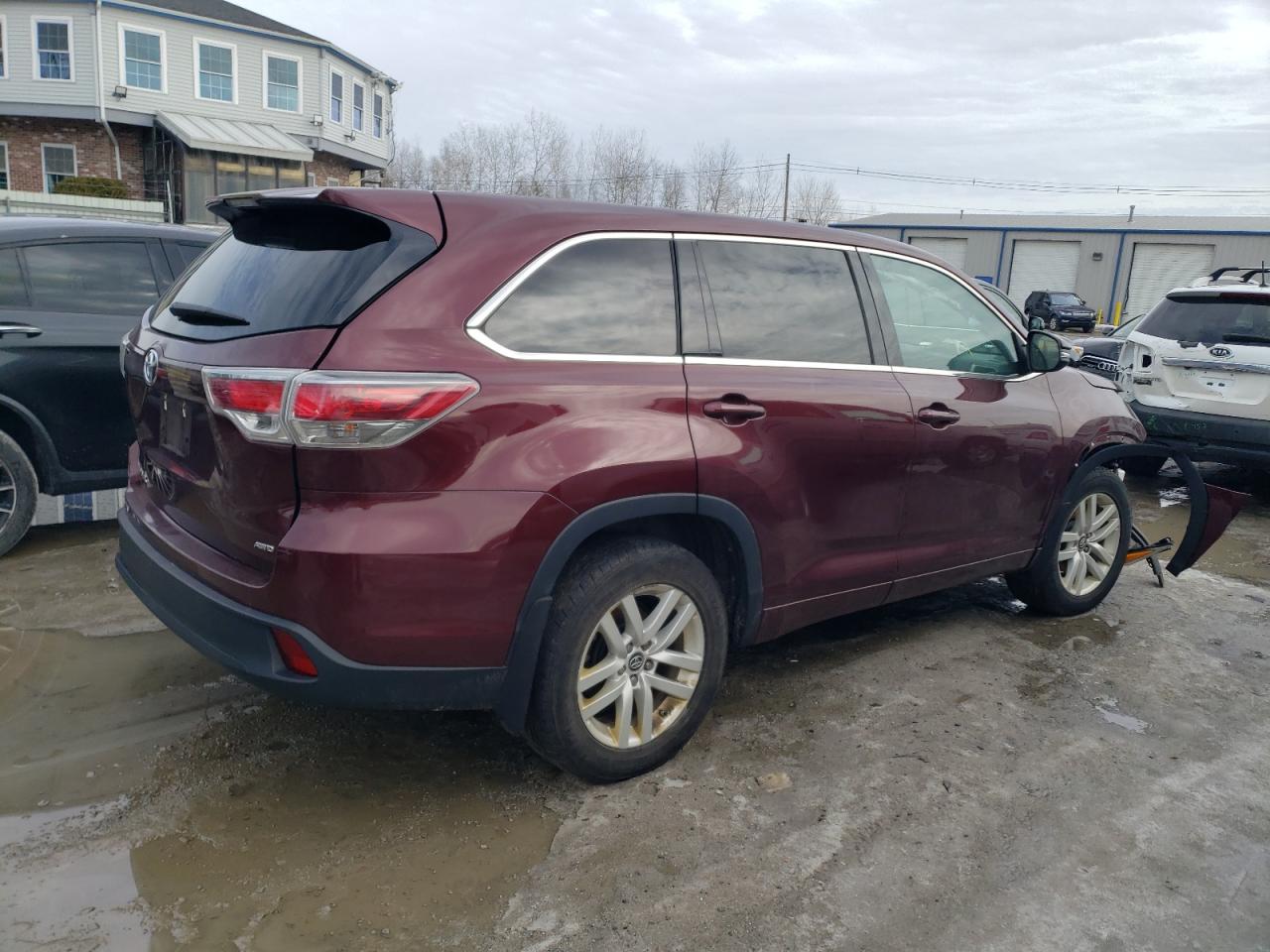 2016 Toyota Highlander VIN 5TDBKRFH8GS352691 Copart auction photo, front end / minor dent/scratches damage thumbnail 3