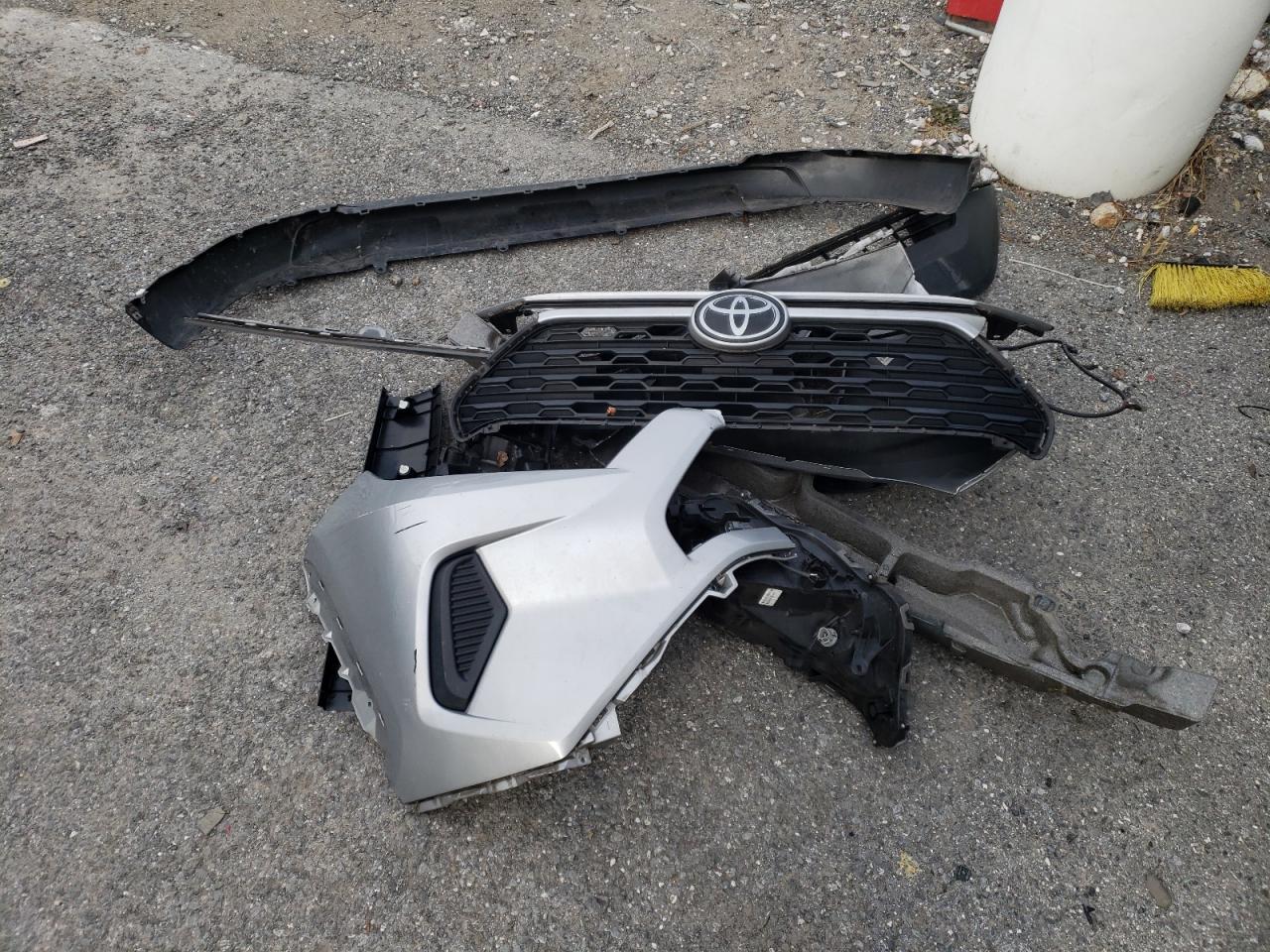 2020 Toyota RAV 4 VIN 2T3H1RFV2LW075886 Copart auction photo, front end damage thumbnail 13
