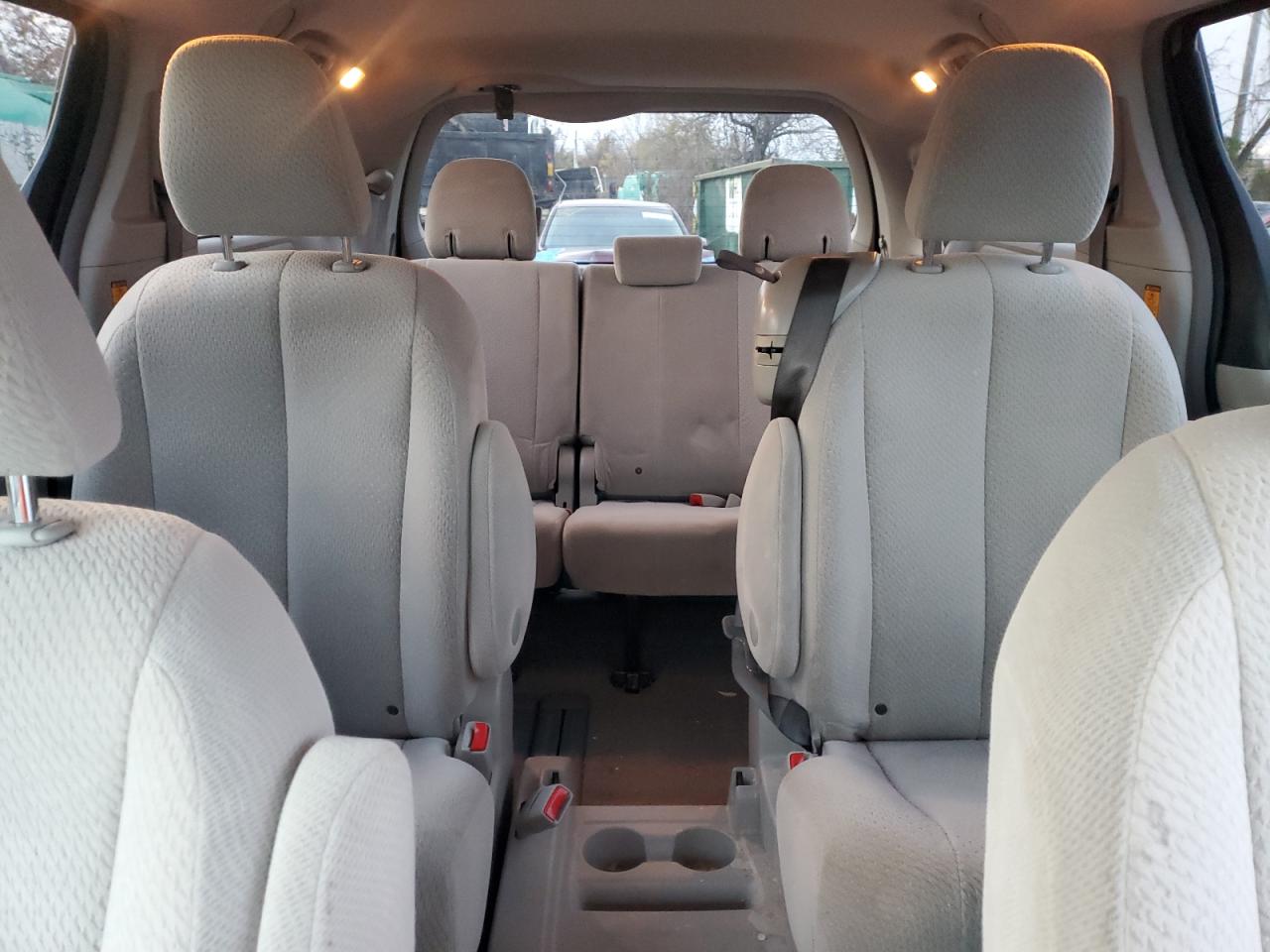 2013 Toyota Sienna VIN 5TDKK3DC8DS345675 Copart auction photo, front end / minor dent/scratches damage thumbnail 10