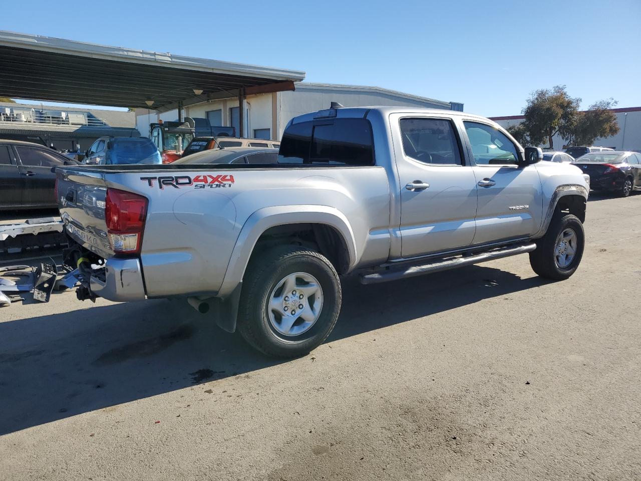 2017 Toyota Tacoma VIN 3TMDZ5BN8HM028280 Copart auction photo, front end / rear end damage thumbnail 3