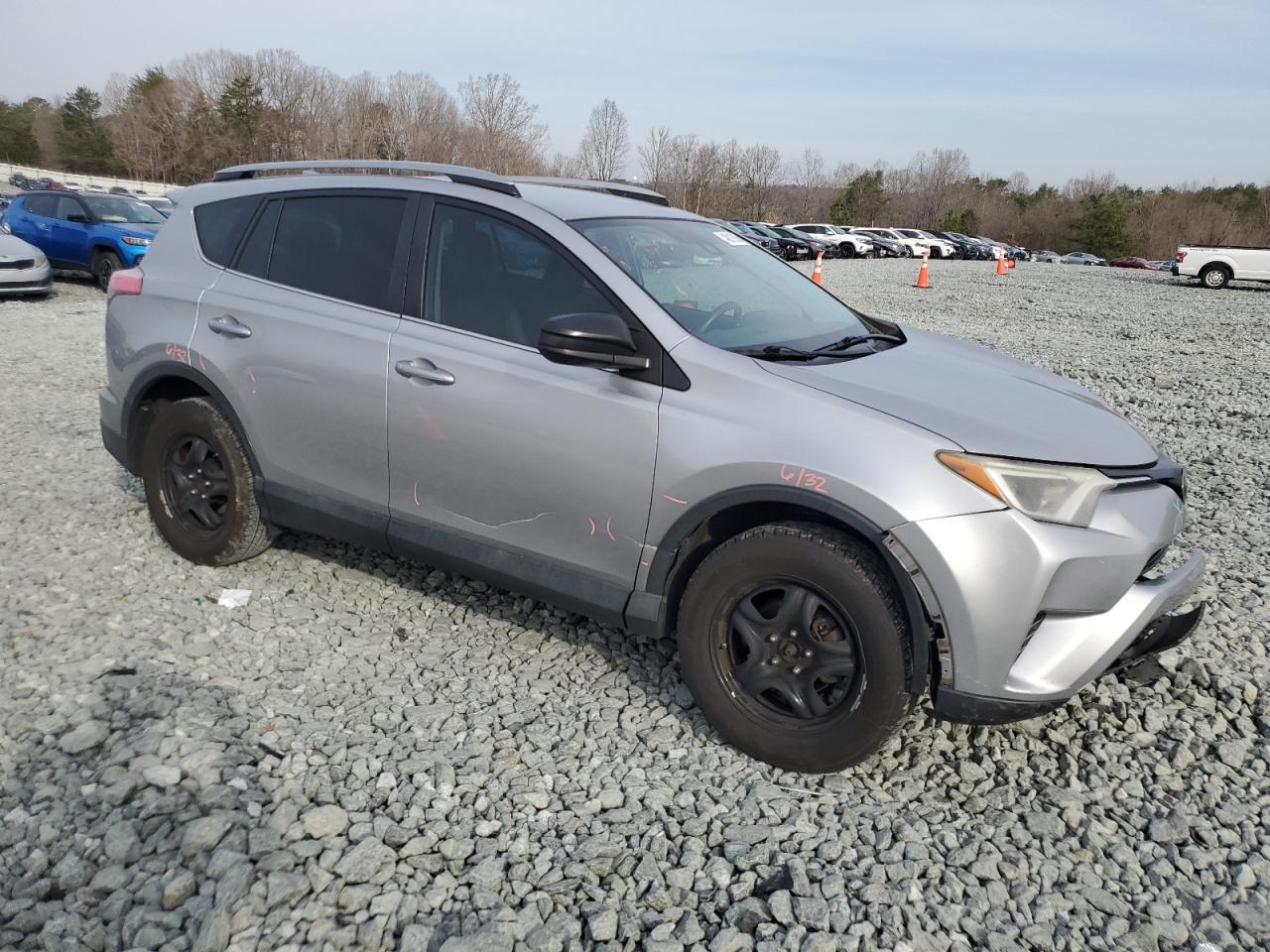 2017 Toyota RAV 4 VIN 2T3ZFREV6HW354613 Copart auction photo, front end / minor dent/scratches damage thumbnail 4