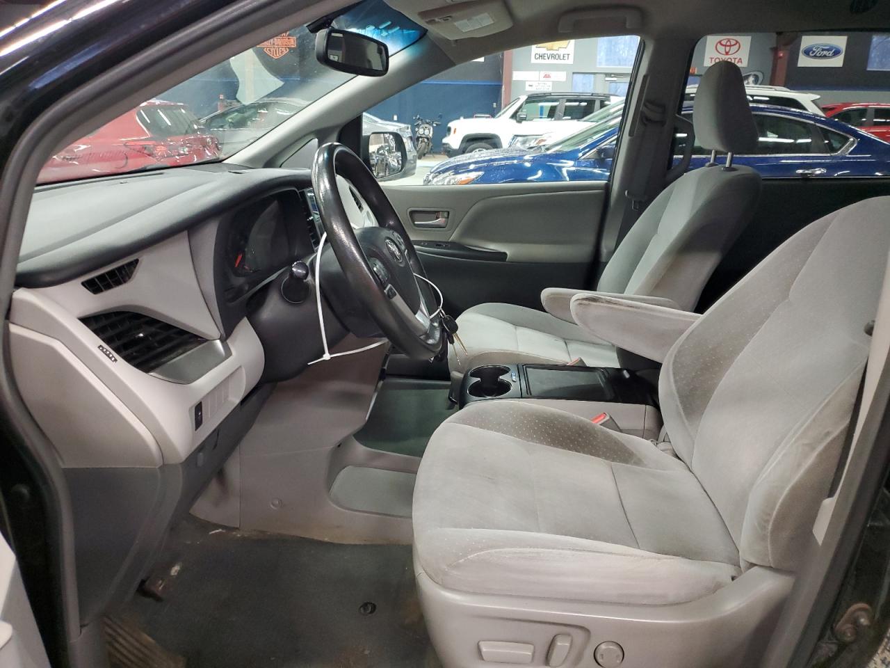 2017 Toyota Sienna VIN 5TDJZ3DC2HS171034 Copart auction photo, minor dent/scratches damage thumbnail 7