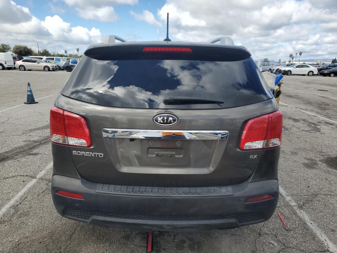 2013 KIA Sorento VIN 5XYKU4A67DG399965 Copart auction photo, front end / side damage thumbnail 6