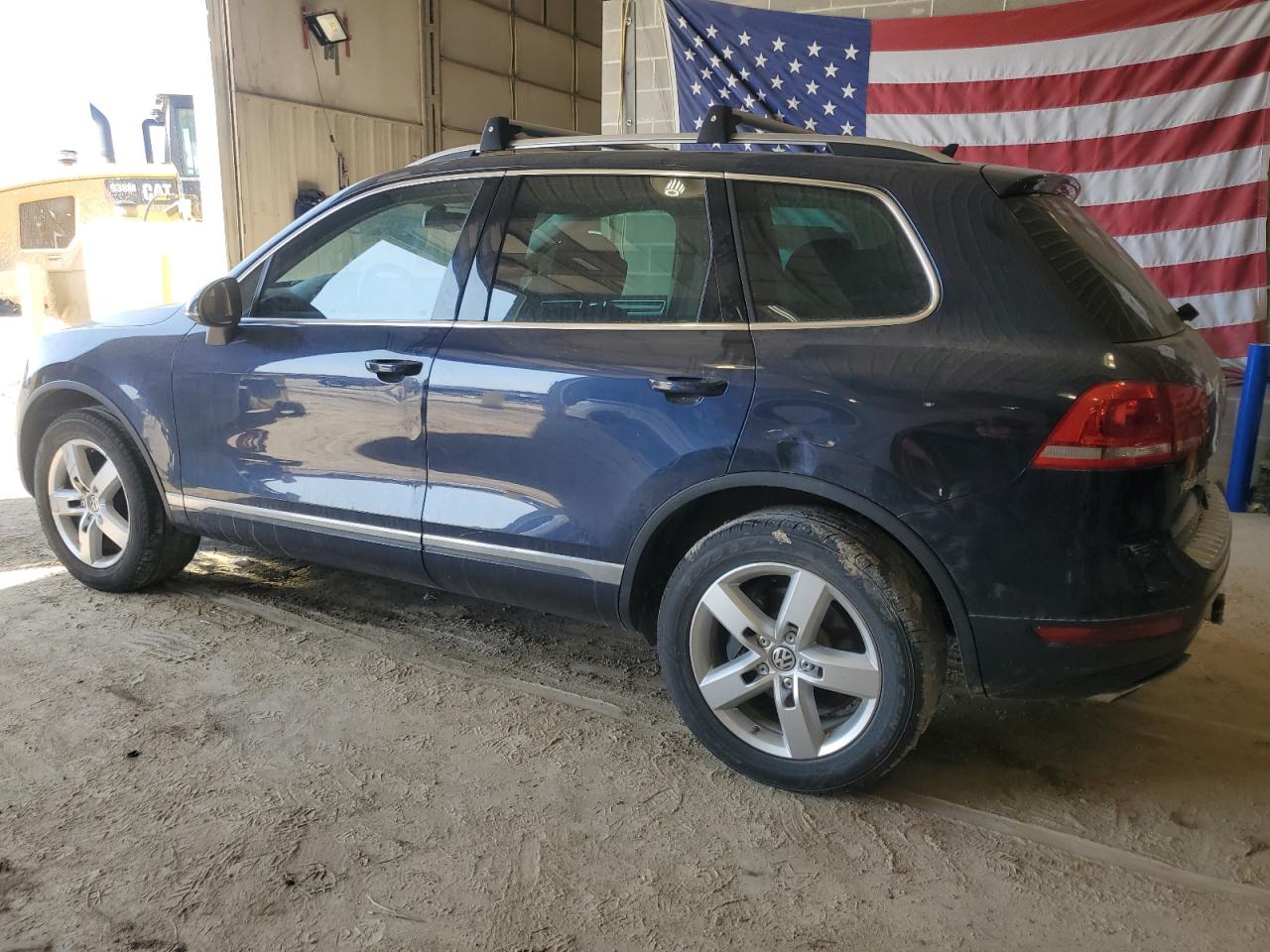 2014 Volkswagen Touareg VIN WVGEP9BP7ED005434 Copart auction photo, mechanical / normal wear damage thumbnail 2