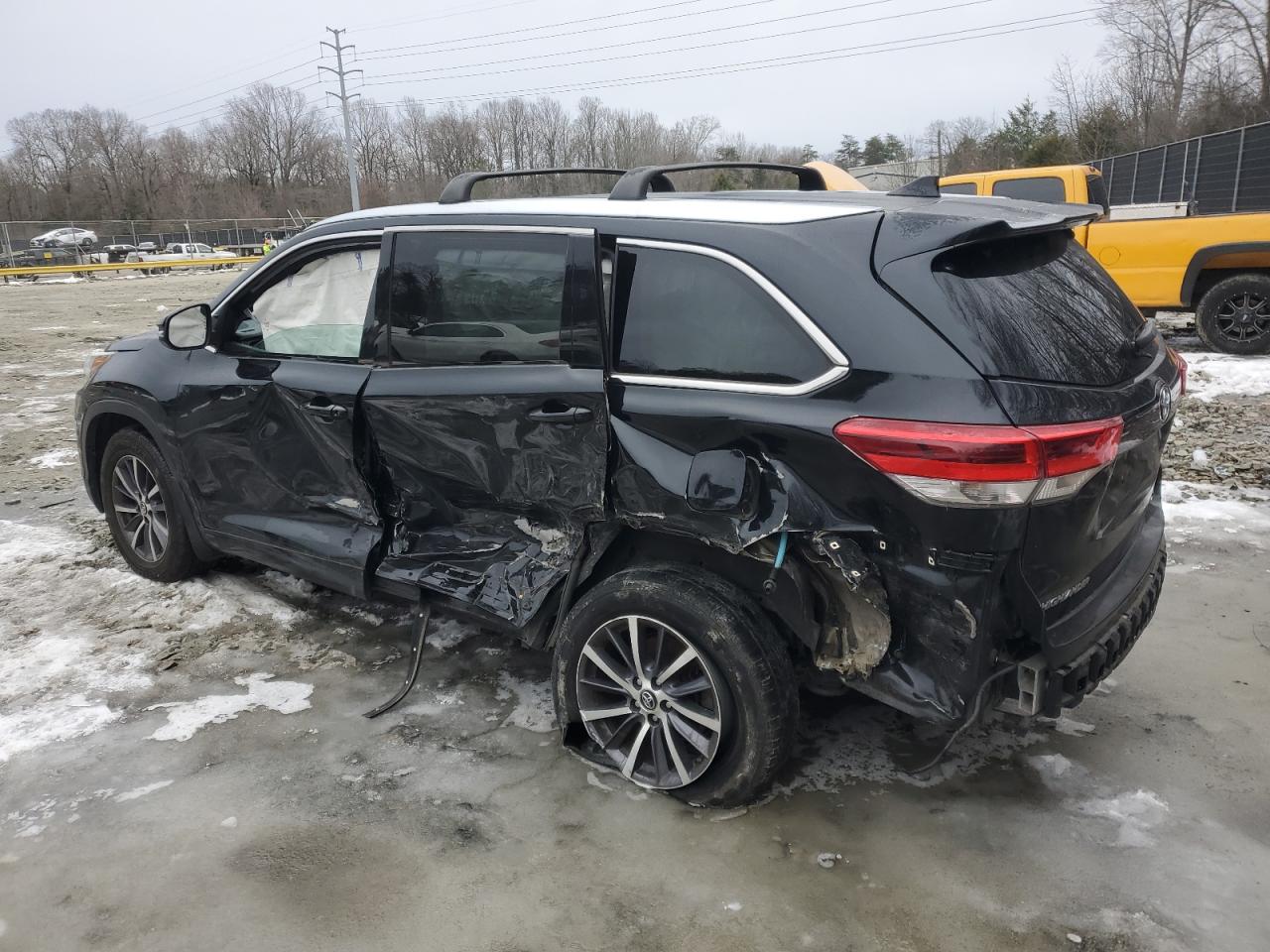2018 Toyota Highlander VIN 5TDJZRFH4JS525816 Copart auction photo, side damage thumbnail 2