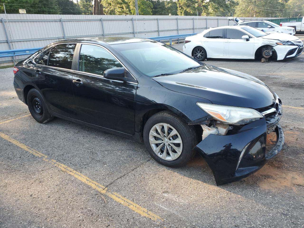 2015 Toyota Camry VIN 4T4BF1FK4FR493609 Copart auction photo, front end / side damage thumbnail 4