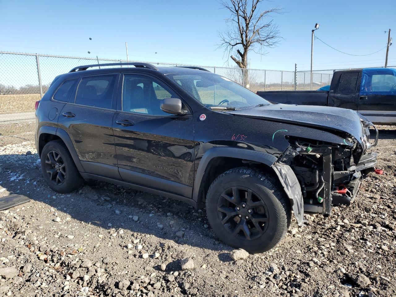 2017 Jeep Cherokee VIN 1C4PJMBS3HW555244 Copart auction photo, front end / minor dent/scratches damage thumbnail 4