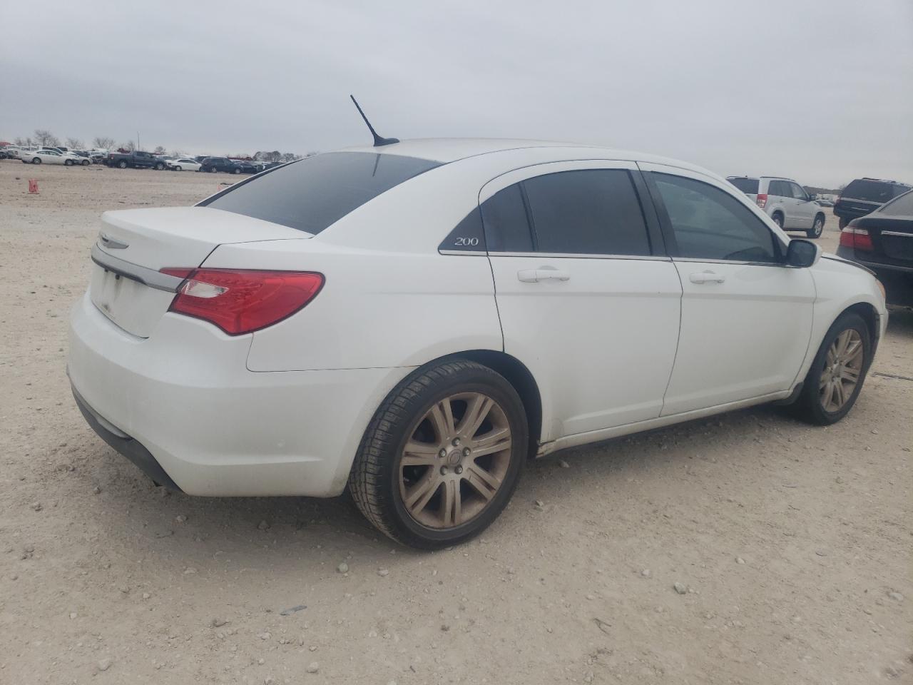 2013 Chrysler 200 VIN 1C3CCBBB6DN629239 Copart auction photo, front end / minor dent/scratches damage thumbnail 3