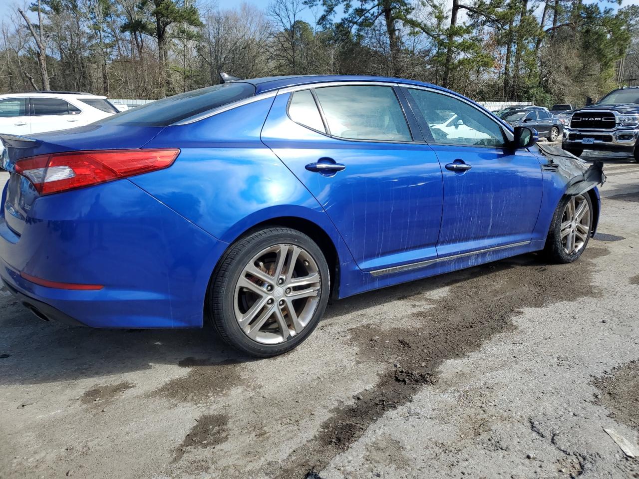 2013 KIA Optima VIN 5XXGR4A64DG136683 Copart auction photo, burn damage thumbnail 3