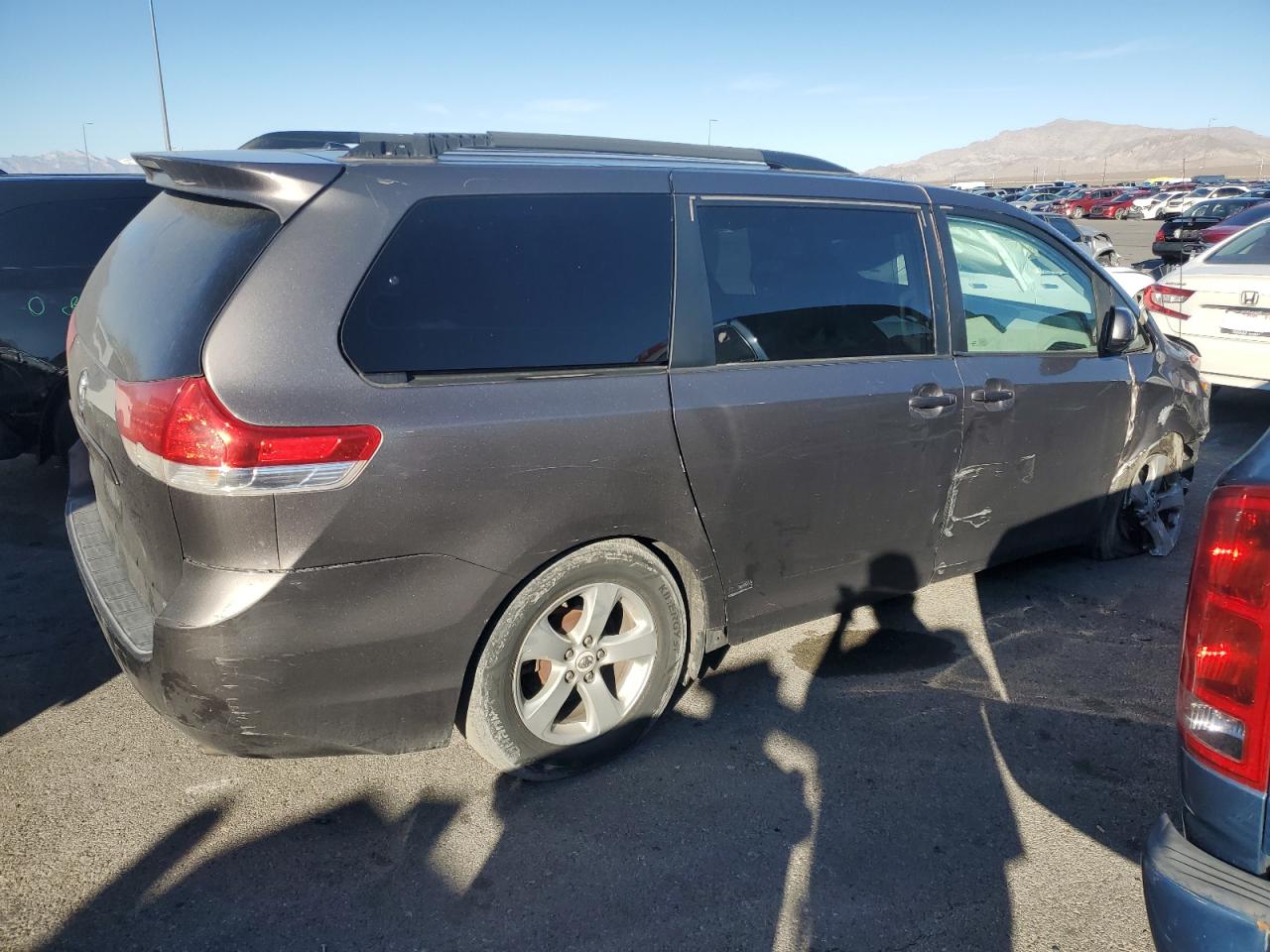 2011 Toyota Sienna VIN 5TDKK3DC1BS165001 Copart auction photo, front end damage thumbnail 3