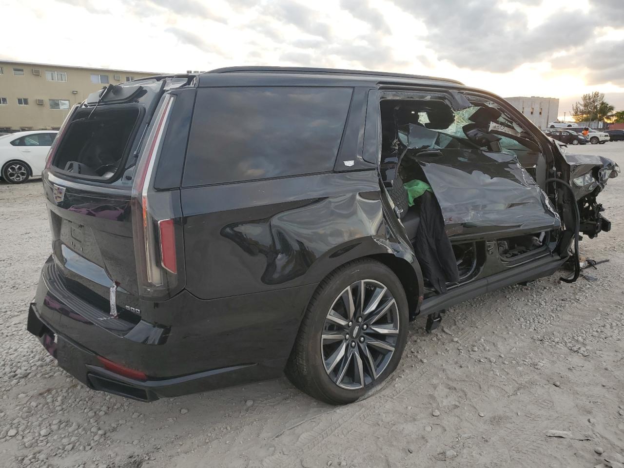 2021 Cadillac Escalade VIN 1GYS4GKL2MR226467 Copart auction photo, all over damage thumbnail 3