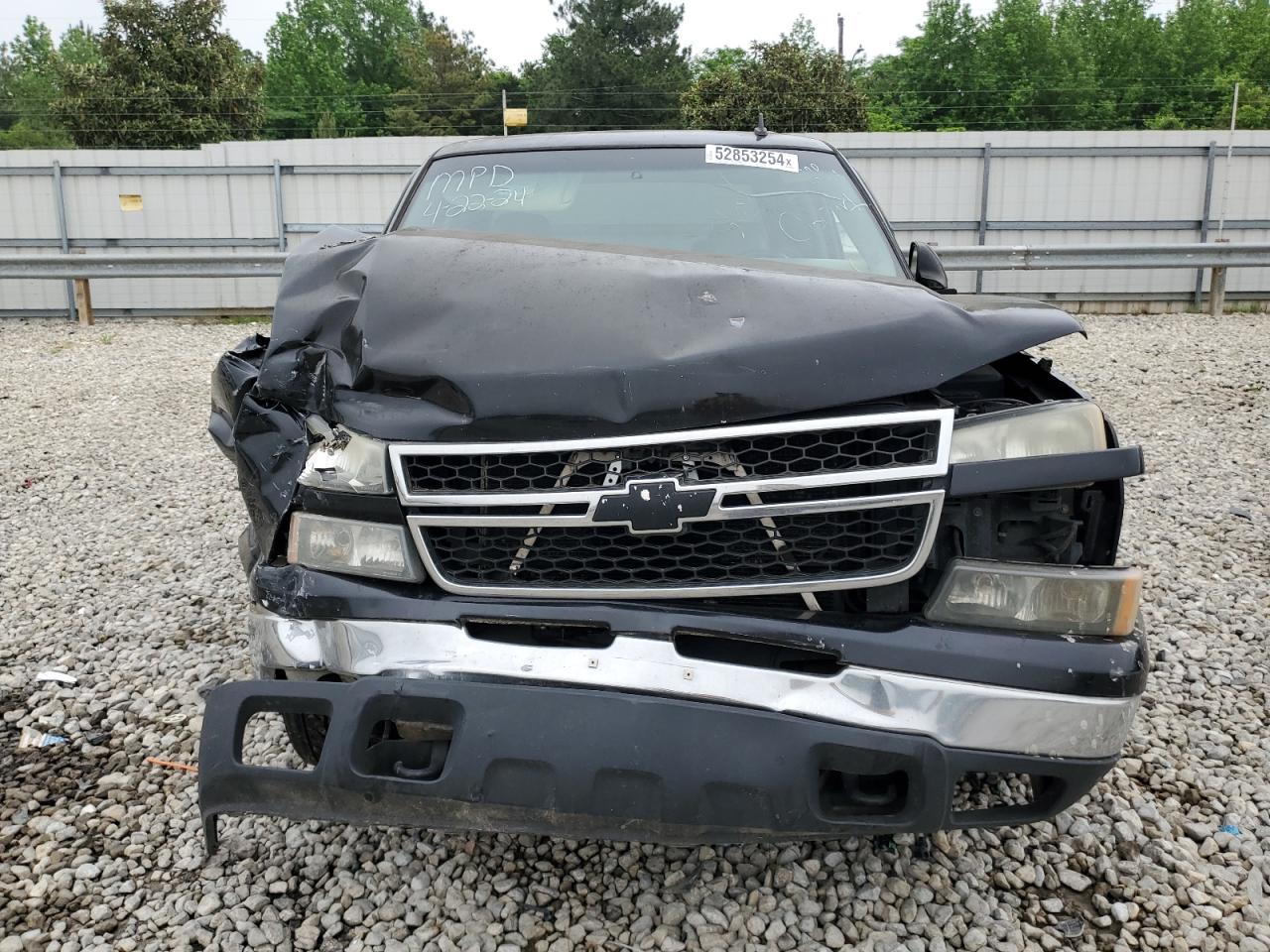 2006 Chevrolet Silverado VIN 2GCEC13T961157807 Copart auction photo, front end damage thumbnail 5
