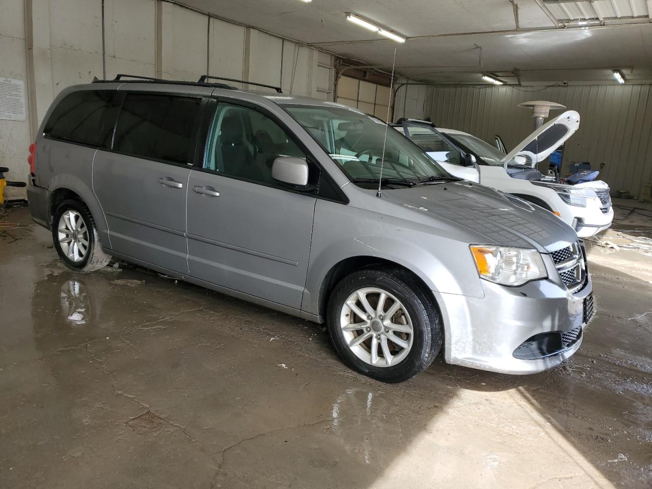 2013 Dodge Caravan VIN 2C4RDGCGXDR820871 Copart auction photo, front end / side damage thumbnail 4