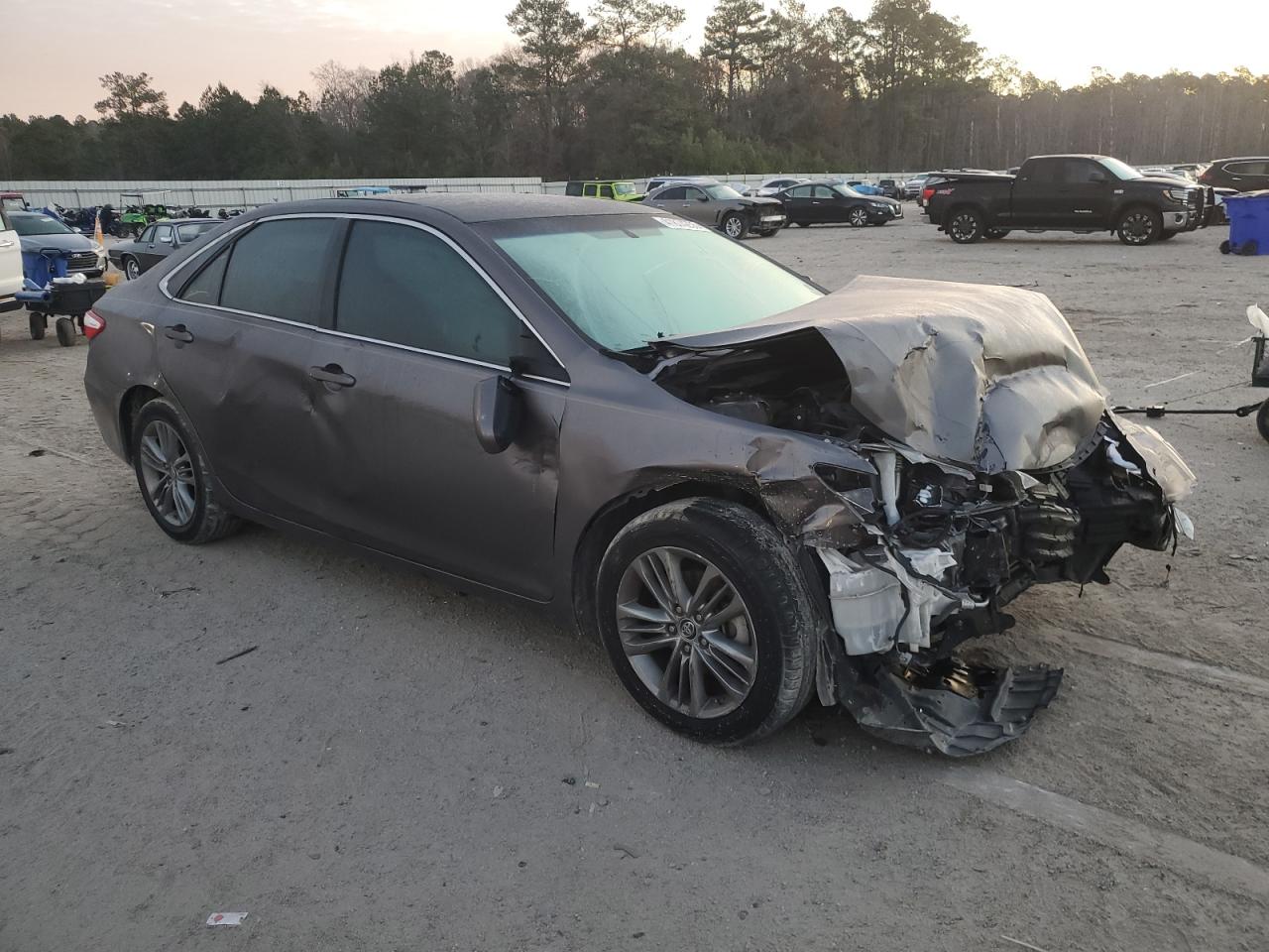 2015 Toyota Camry VIN 4T1BF1FKXFU056983 Copart auction photo, front end / side damage thumbnail 4