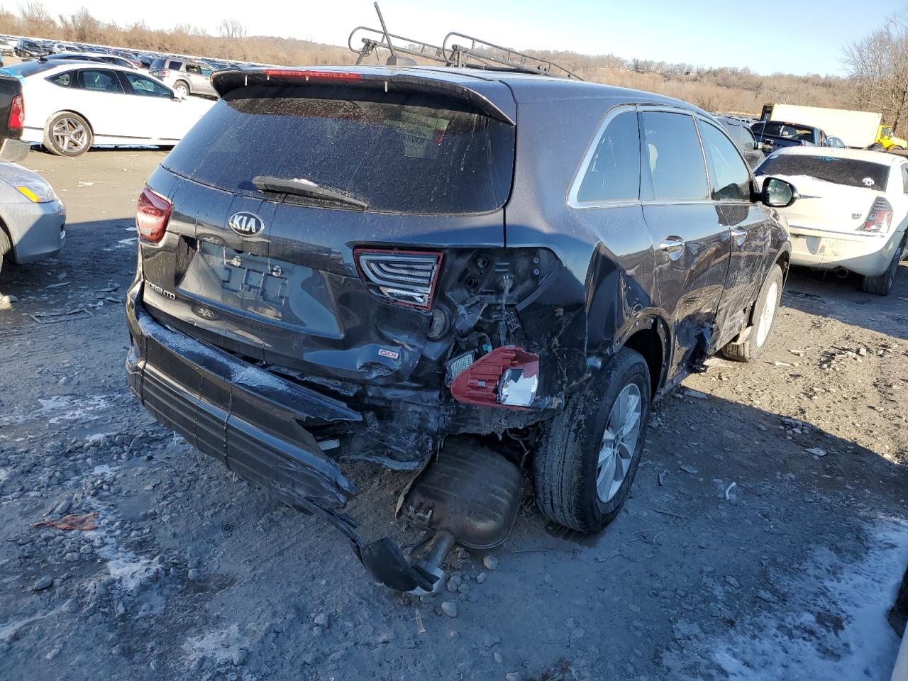 2019 KIA Sorento VIN 5XYPGDA32KG529621 Copart auction photo, all over damage thumbnail 3