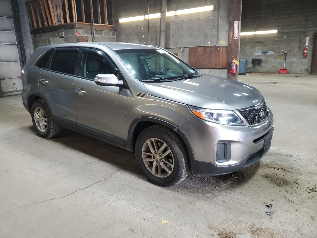 2014 KIA Sorento VIN 5XYKT3A60EG529194 Copart auction photo, undercarriage damage thumbnail 4