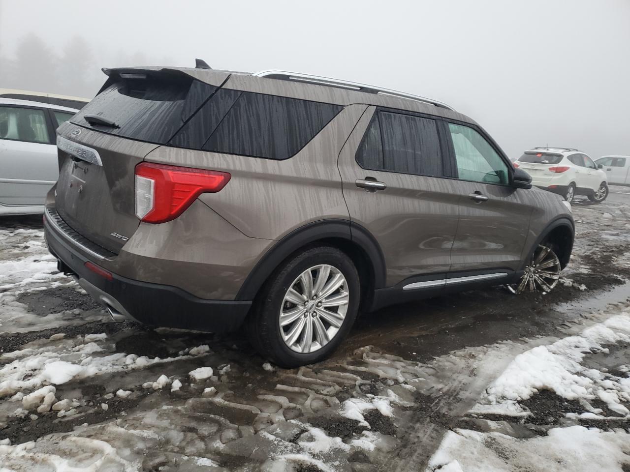 2021 Ford Explorer VIN 1FMSK8FH1MGA71389 Copart auction photo, undercarriage / minor dent/scratches damage thumbnail 3