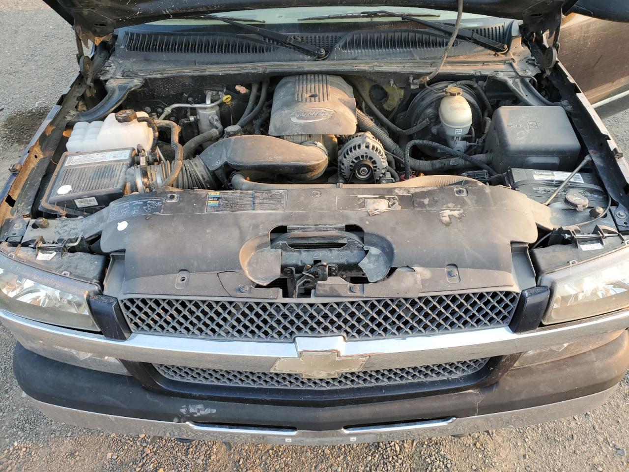 2005 Chevrolet Silverado VIN 2GCEK13T551358718 Copart auction photo, front end / side damage thumbnail 11