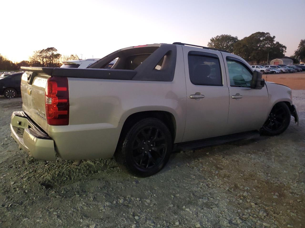 2007 Chevrolet Avalanche VIN 3GNEC12097G150184 Copart auction photo, front end damage thumbnail 3