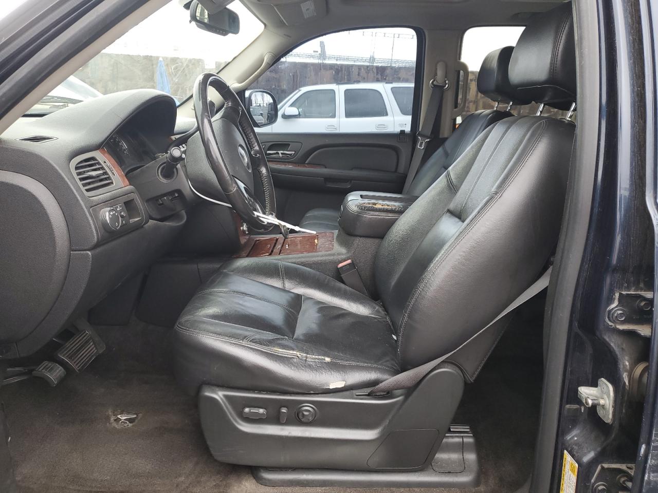 2008 Chevrolet Tahoe VIN 1GNFC13028J201530 Copart auction photo, side / rear end damage thumbnail 7