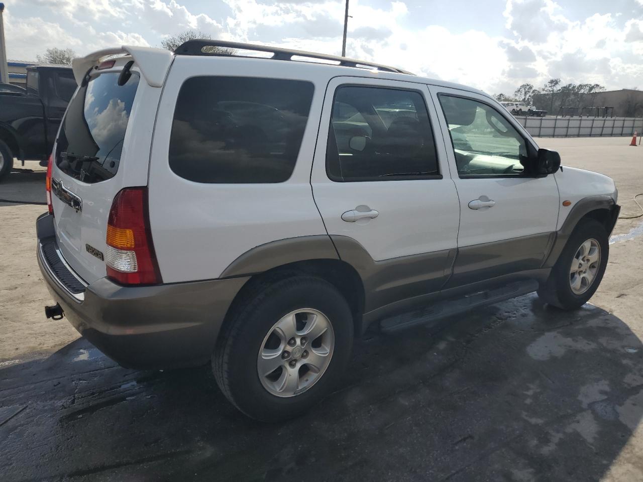 2002 Mazda Tribute VIN 4F2YU09192KM34458 Copart auction photo, front end / side damage thumbnail 3
