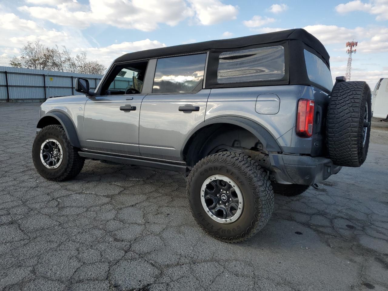 2023 Ford Bronco VIN 1FMEE5DP3PLC09149 Copart auction photo, front end / side damage thumbnail 2